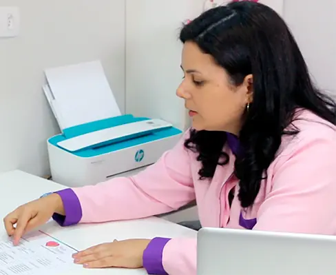 paula-stancari-realizando-atendimento-de-fertilidade